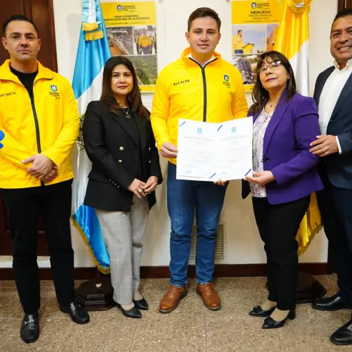 Autoridades de la Municipalidad de Santa Catarina Pinula recibieron la certificación. ,Municipalidad de Santa Catarina Pinula