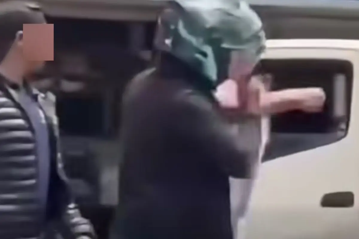 Las imágenes mostraron un hecho violento por la falta de tolerancia en el tránsito vial., Captura de pantalla.