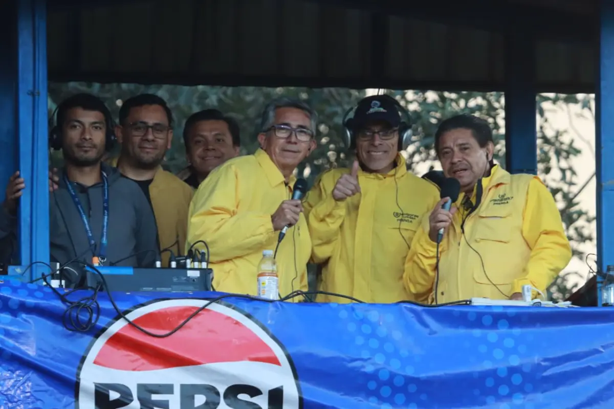 Las voces de El Mejor Equipo de Emisoras Unidas de Guatemala