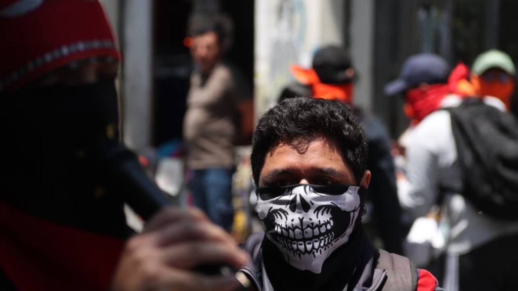 Marchan en contra del rector de la USAC Walter Mazariegos | Alex Meoño