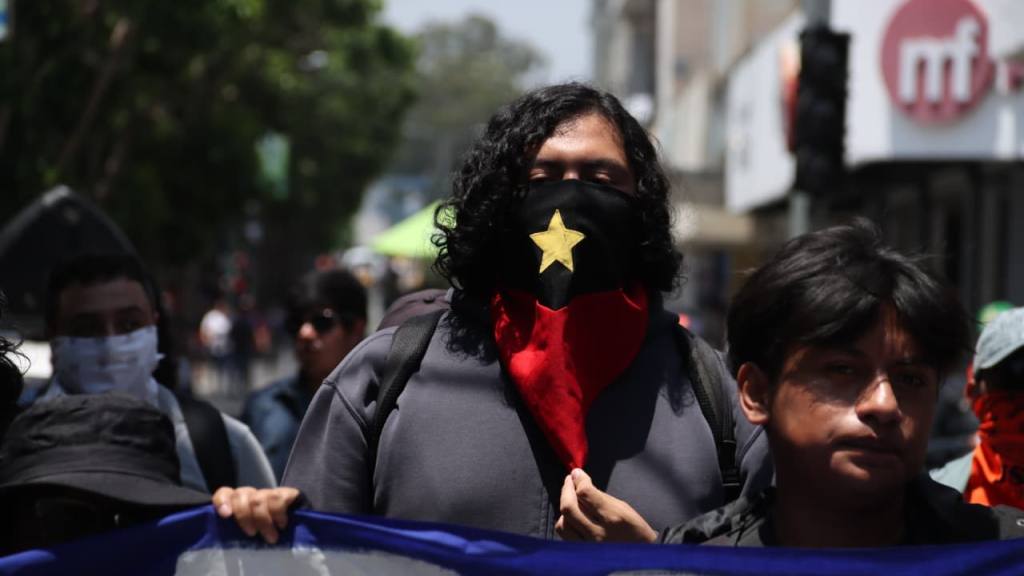 Marchan en contra del rector de la USAC Walter Mazariegos | Alex Meoño