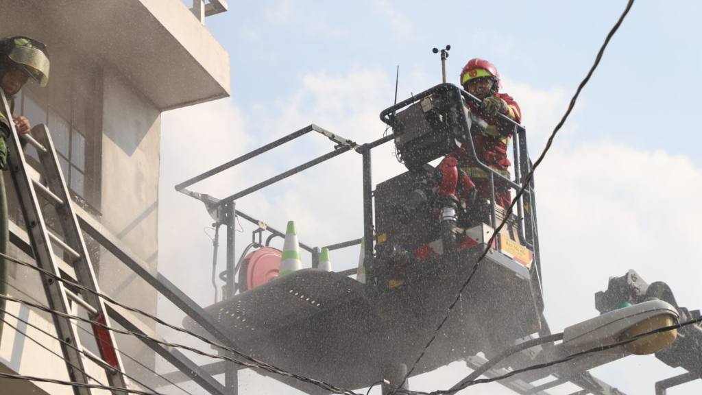 Incendios estructurales consumen habitaciones de dos viviendas | Bomberos Municipales