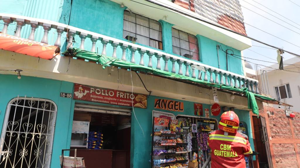 Incendios estructurales consumen habitaciones de dos viviendas | Bomberos Municipales