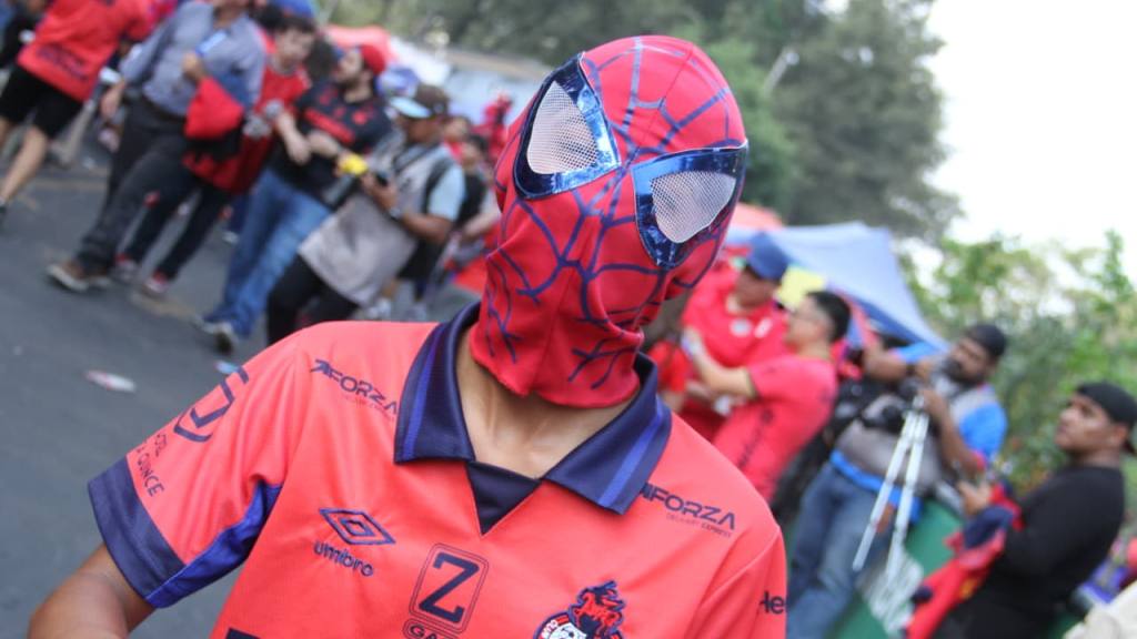 La afición de Municipal convierte El Trébol en una fiesta | Alex Meoño