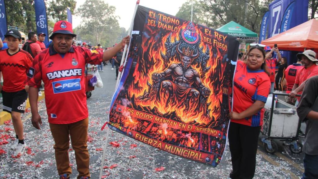 La afición de Municipal convierte El Trébol en una fiesta | Alex Meoño