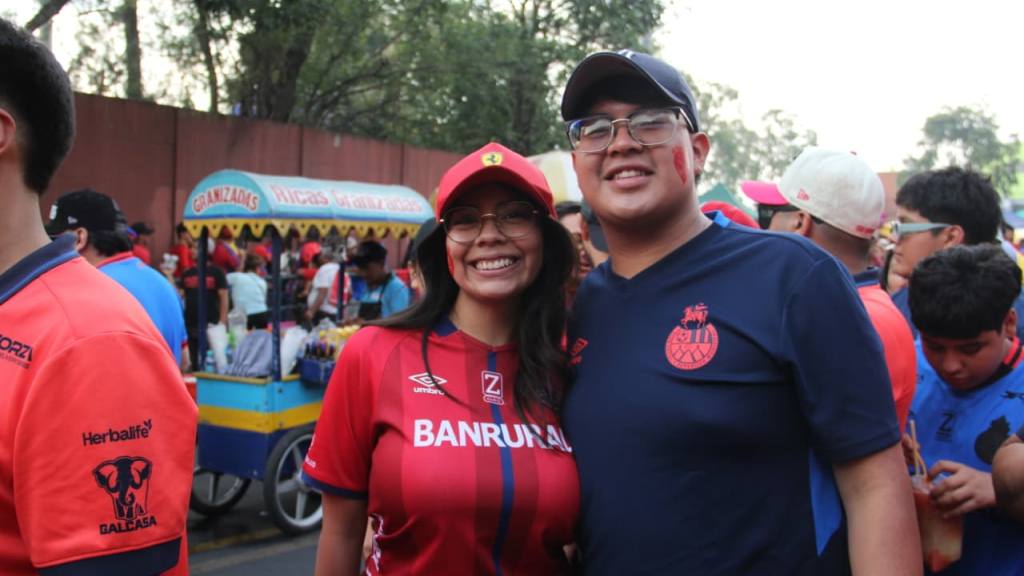 La afición de Municipal convierte El Trébol en una fiesta | Alex Meoño