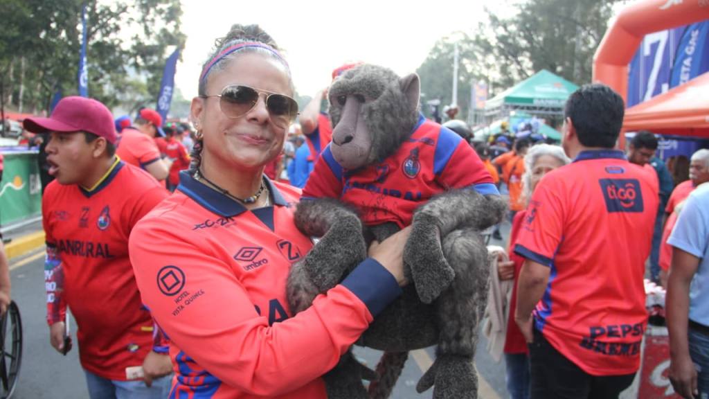 La afición de Municipal convierte El Trébol en una fiesta | Alex Meoño