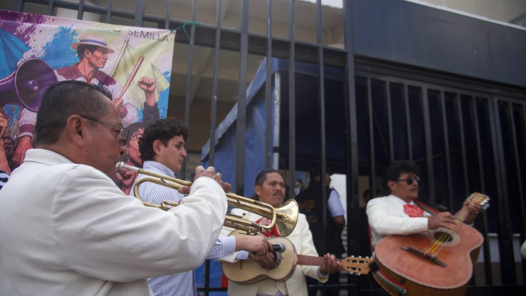 Piñatas frente al MP y críticas al gobierno de Arévalo | Omar Solis