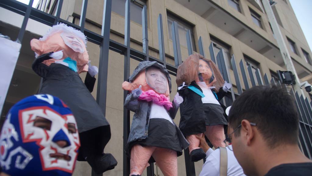 Piñatas frente al MP y críticas al gobierno de Arévalo | Omar Solis