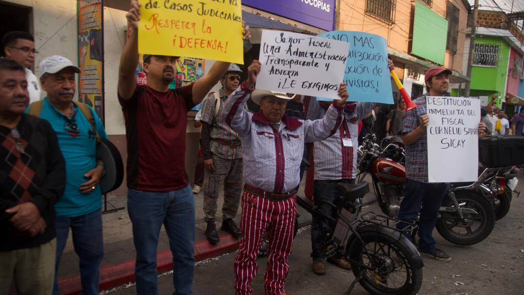 Festejan transición en el MP con sátira y juegos pirotécnicos | Omar Solís