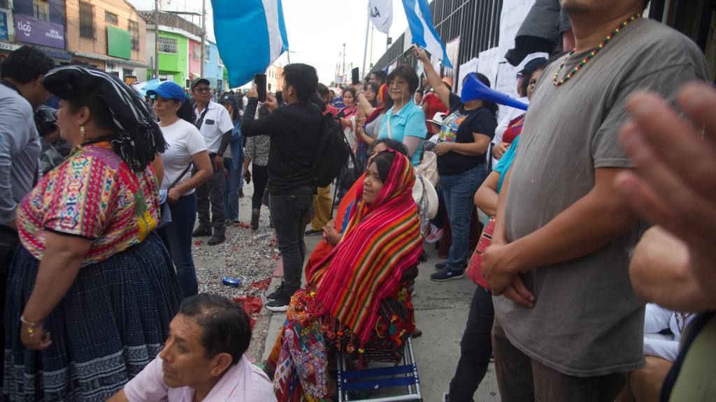 Festejan transición en el MP con sátira y juegos pirotécnicos | Omar Solís