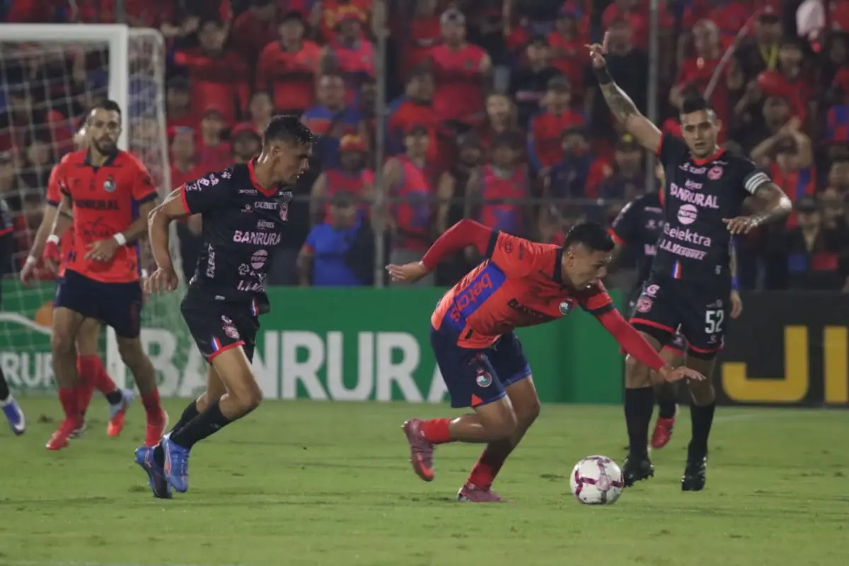 Final de ida del Clausura 2026 entre Municipal y Xelajú - Alex Meoño