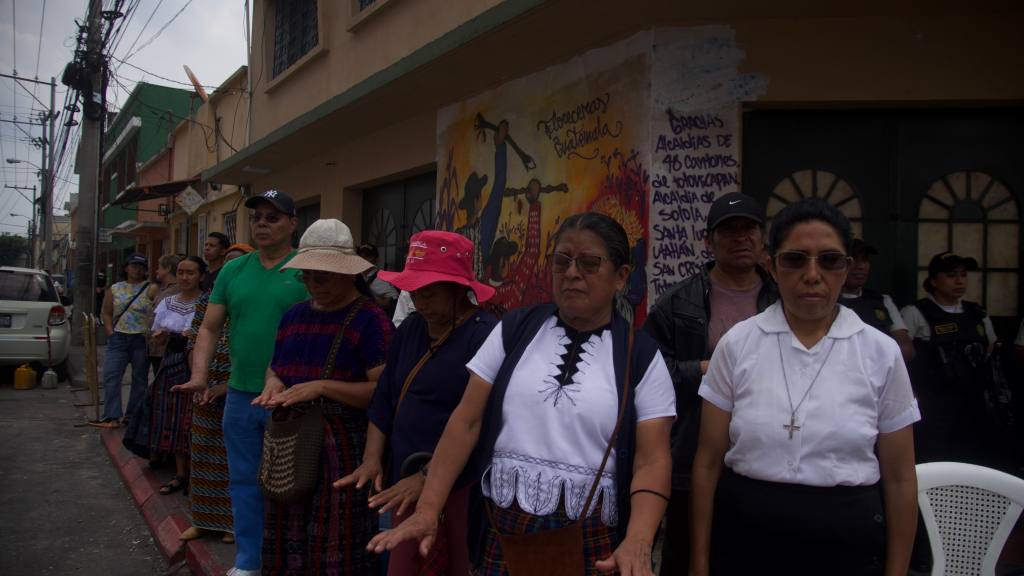 Celebran un servicio religioso para interceder por el nuevo Fiscal General | Omar Solís