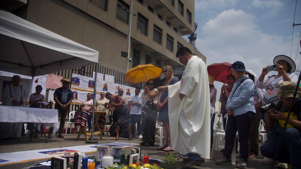 Celebran un servicio religioso para interceder por el nuevo Fiscal General | Omar Solís