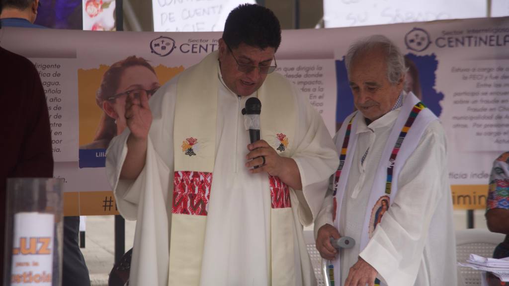 Celebran un servicio religioso para interceder por el nuevo Fiscal General | Omar Solís