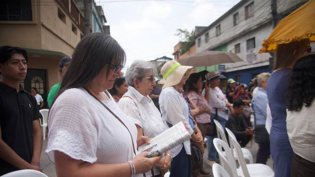 Celebran un servicio religioso para interceder por el nuevo Fiscal General | Omar Solís