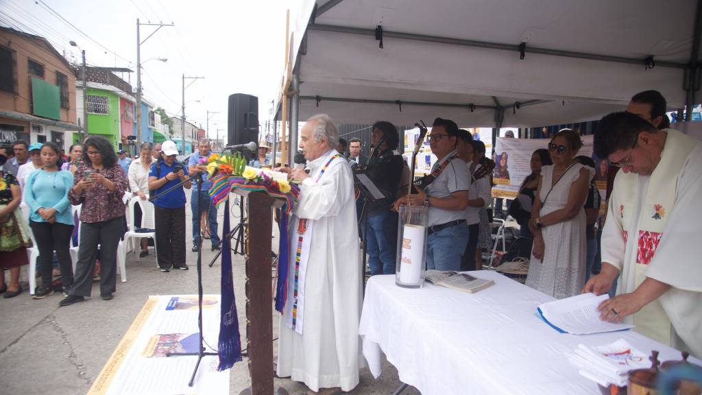 Celebran un servicio religioso para interceder por el nuevo Fiscal General | Omar Solís