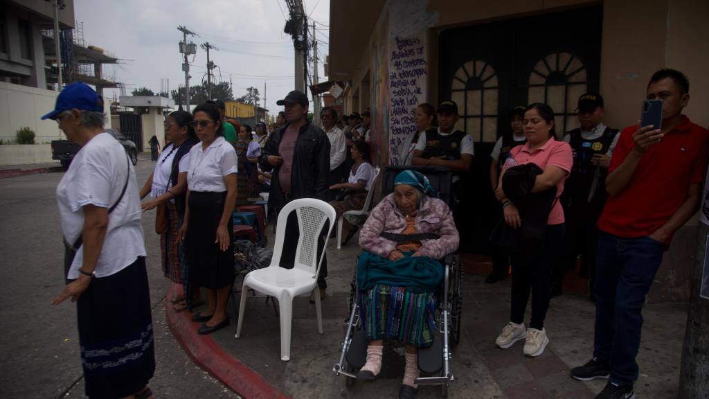 Celebran un servicio religioso para interceder por el nuevo Fiscal General | Omar Solís