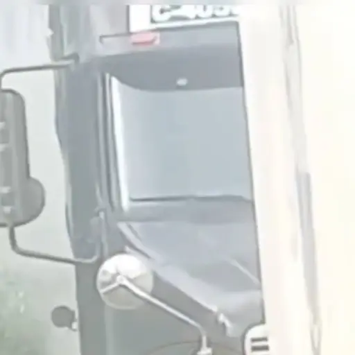 Difunden imágenes del momento en que detuvieron tráiler sin frenos en la autopista PalínEscuintla. ,Captura de pantalla video de X.
