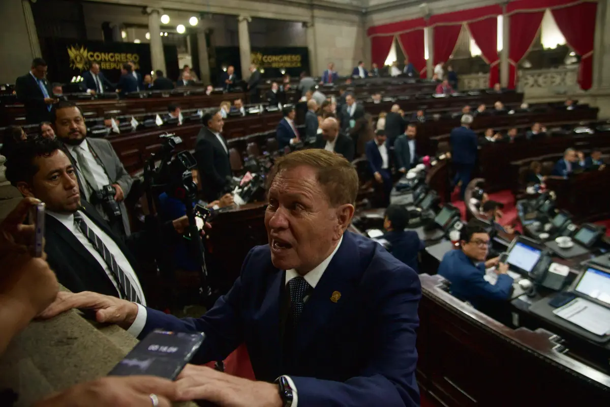 El presidente del Congreso, Luis Contreras, en la sesión del martes 12 de mayo de 2026, donde se abordó la iniciativa de ley Antilavado., Omar Solís/Emisoras Unidas