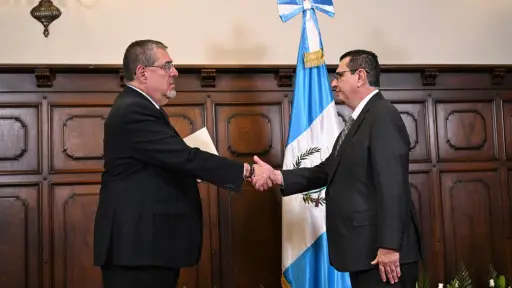 El presidente Arévalo juramentó a García Luna como fiscal general para el período 2026-2030. ,Gobierno de Guatemala