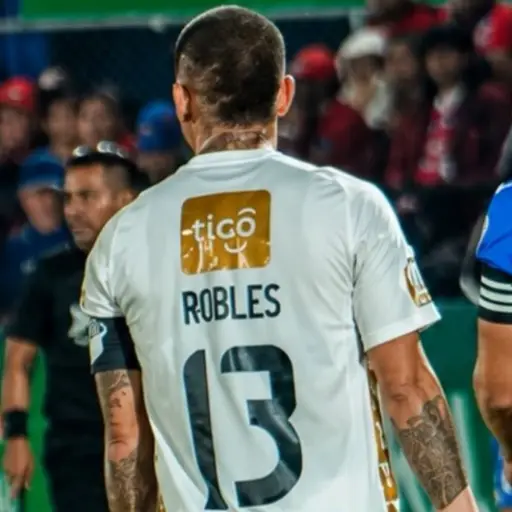 El jugador de Comunicaciones, Stheven Robles