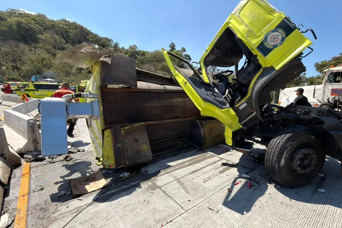 La unidad de bomberos se accidentó mientras regresaba de atender una emergencia en ruta a El Salvador., Juan Carlos Chanta/EU