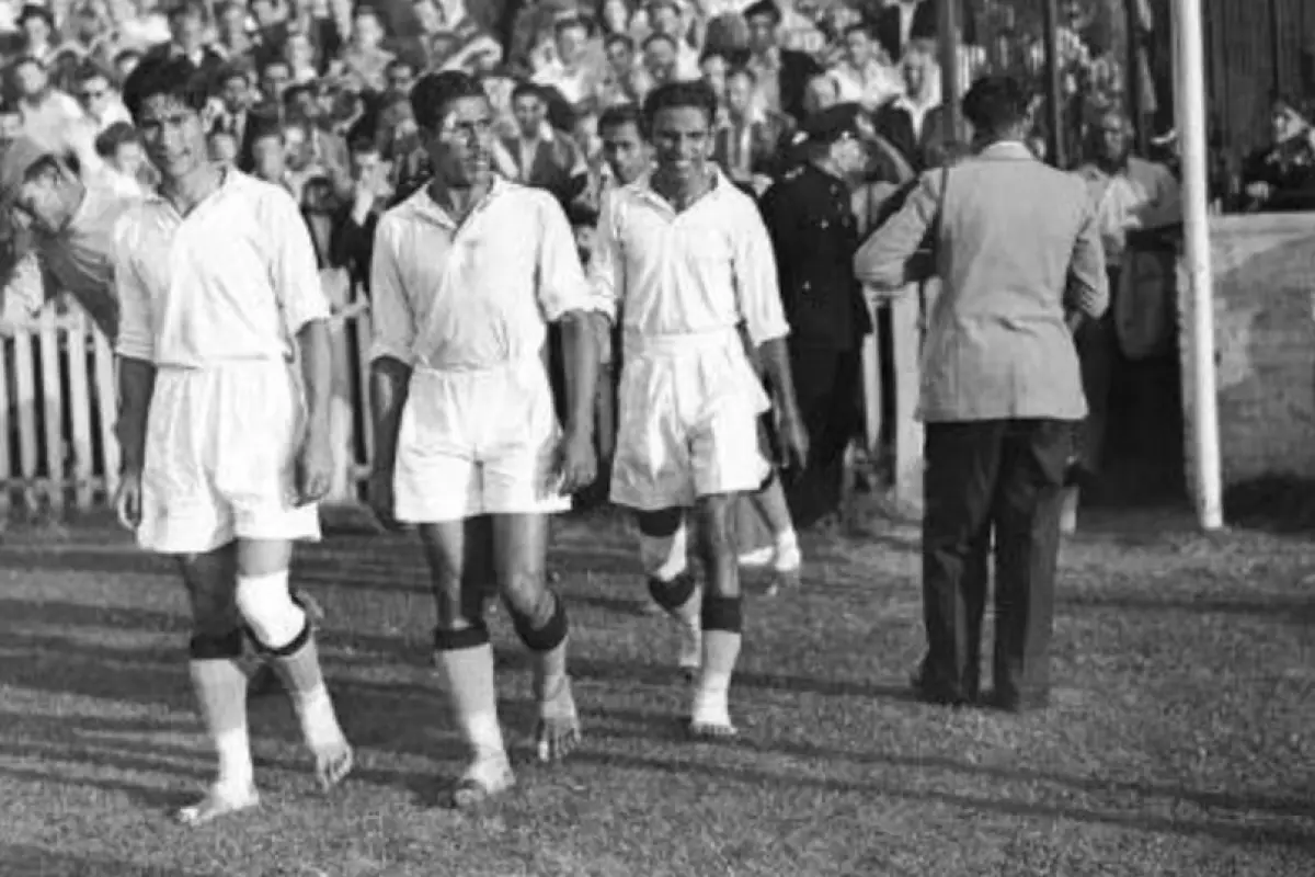 Jugadores de India jugando descalzos 