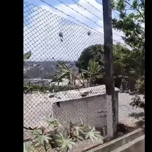 Unidades de bomberos y de PNC se encuentran en el perímetro de la cárcel Santa Teresa, zona 18, por un posible motín. ,PMT capitalina/Montejo