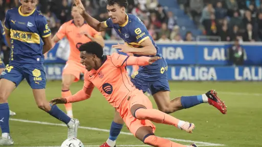 Alavés derrota al Barcelona en el estreno culé como campeón 