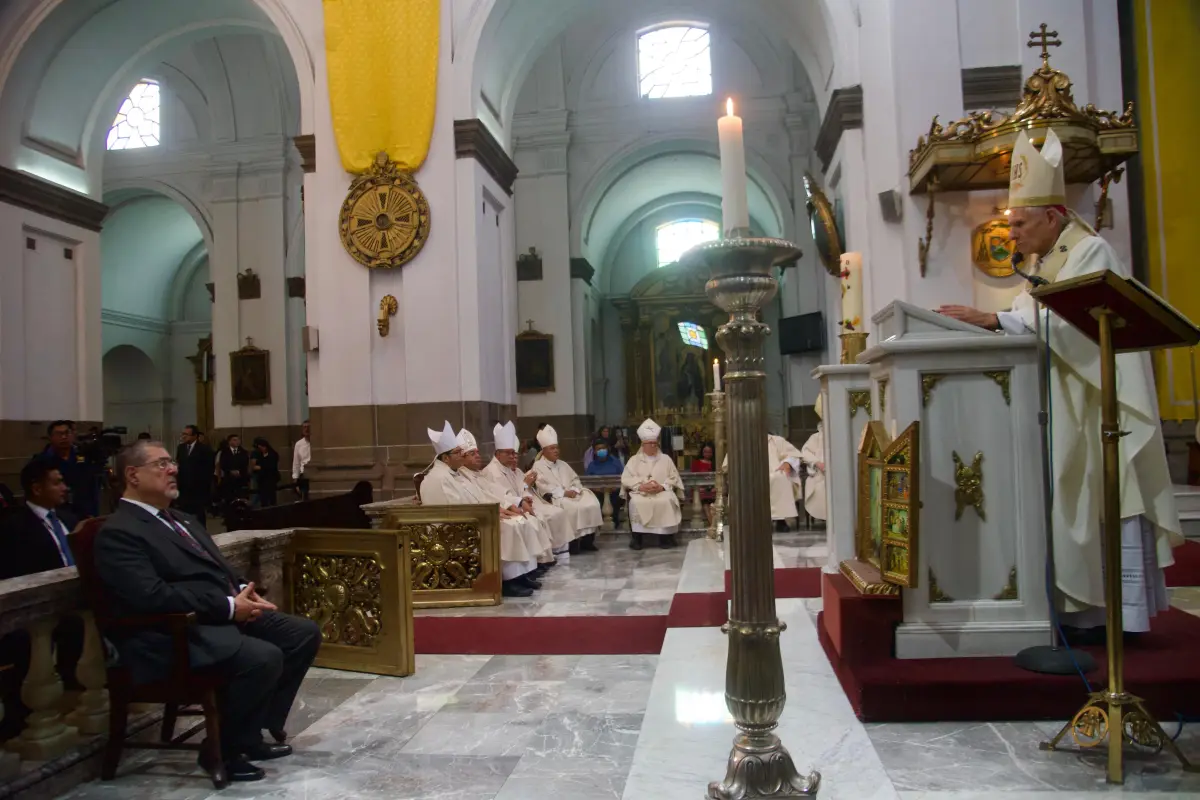Arévalo y líderes religiosos asisten a eucaristía en honor al papa León XIV en Guatemala., Omar Solís/Emisoras Unidas