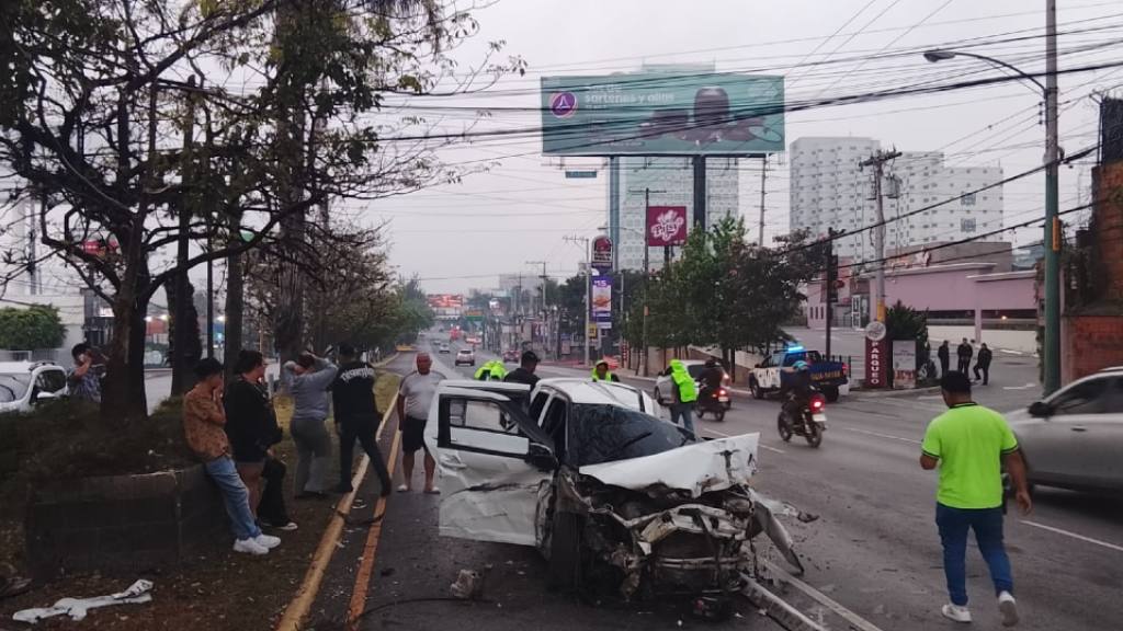 En el accidente de la Calzada Roosevelt, el conductor involucrado dio positivo a la prueba de alcoholemia. | Policía MT