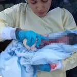 Bomberos atienden parto dentro de vehículo en pleno Día de la Madret