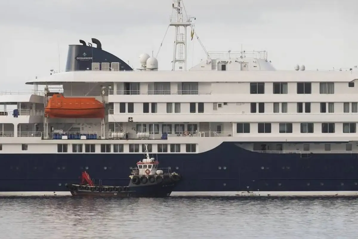 Uno de los ciudadanos franceses repatriados este domingo tras ser evacuado del crucero MV Hondius presentó síntomas., EFE.