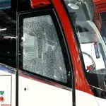 Apedrean el bus del Real Madrid en su llegada al Camp Nout