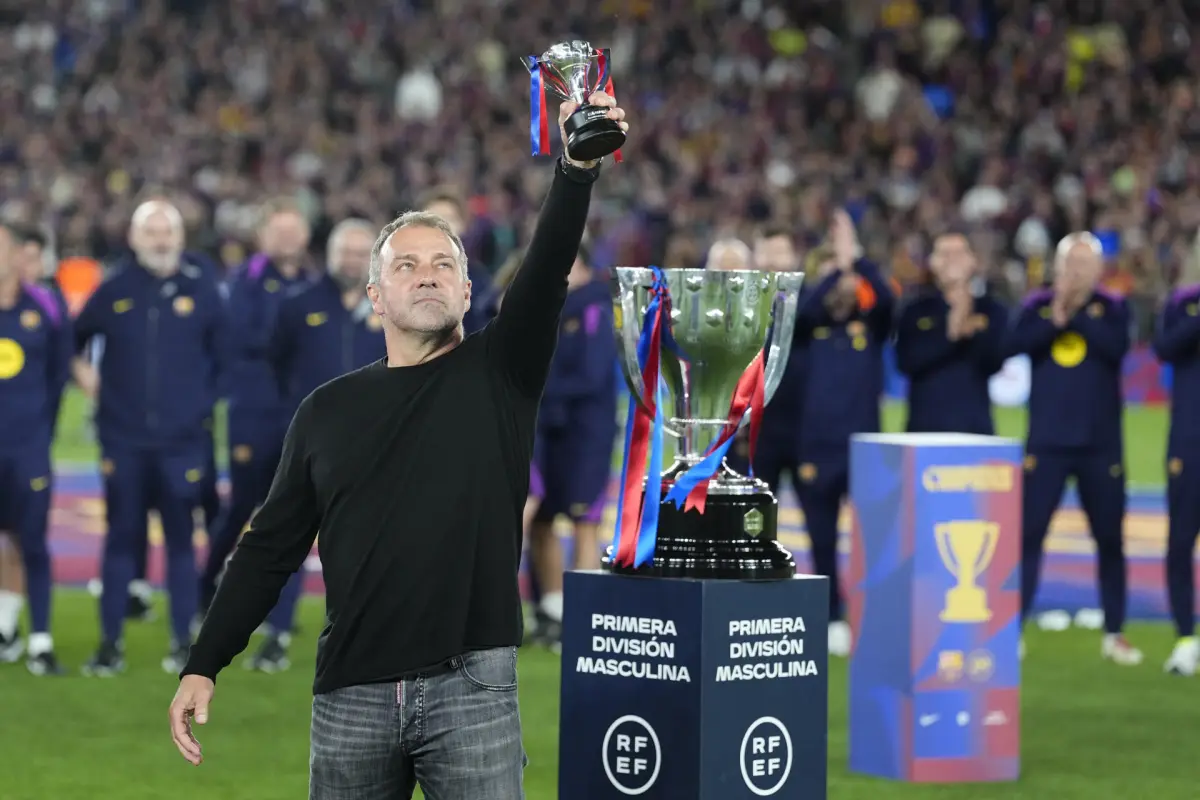 Hansi Flick le dedica el título de LaLiga a su padre fallecido - EFE