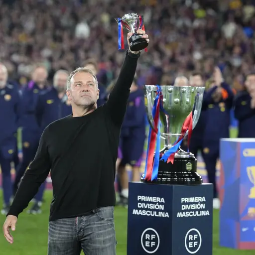 Hansi Flick le dedica el título de LaLiga a su padre fallecido - EFE