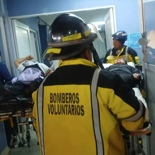 Las personas que presentaban síntomas de intoxicación fueron trasladadas a un hospital en Chimaltenango. ,Bomberos Voluntarios