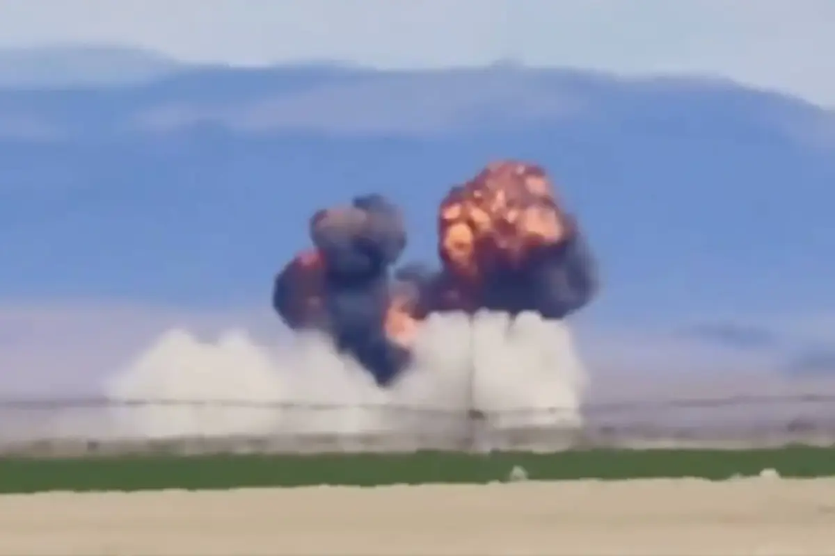 Choque aéreo entre dos aviones militares en Idaho., Captura de pantalla video de X.