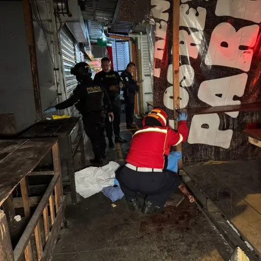 El cuerpo de la mujer fue encontrado en la zona 9. ,Bomberos Municipales