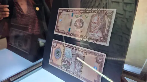 El Banco de Guatemala (Banguat) presentó el billete conmemorativo por los 80 años de la entidad. ,Ángel Oliva/EU