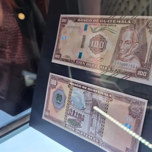 El Banco de Guatemala (Banguat) presentó el billete conmemorativo por los 80 años de la entidad. ,Ángel Oliva/EU