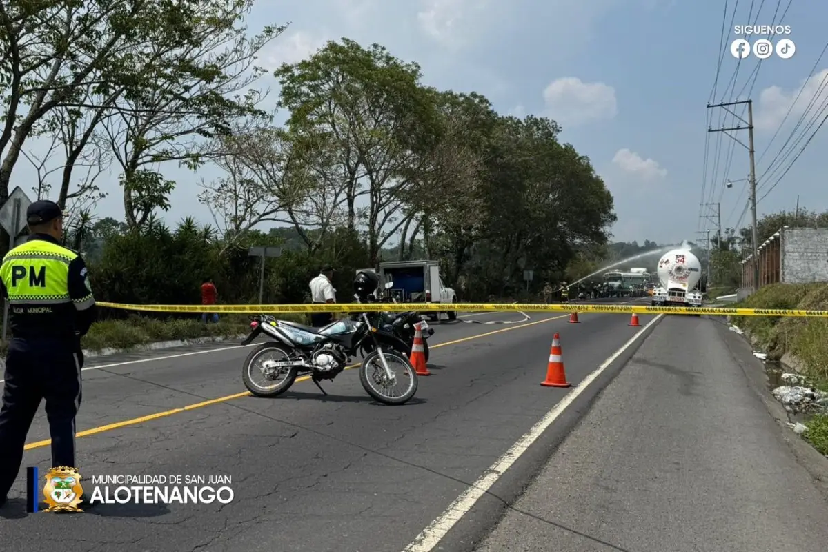 El cierre por la emergencia generada por una fuga de gas en Km. 82.5 de la RN-14, en San Juan Alotenango, Sacatepéquez., Municipalidad de San Juan Alotenango
