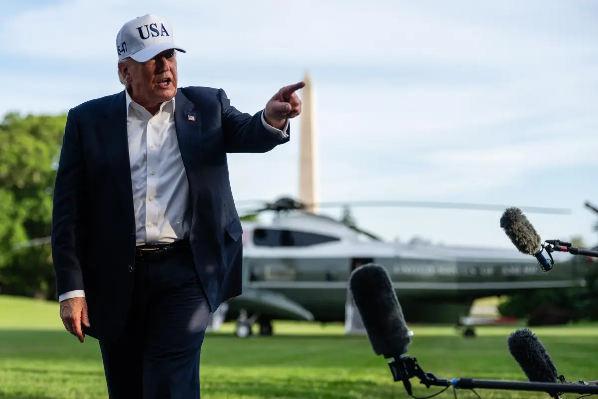 Donald Trump en uno de los jardines de la Casa Blanca, EFE
