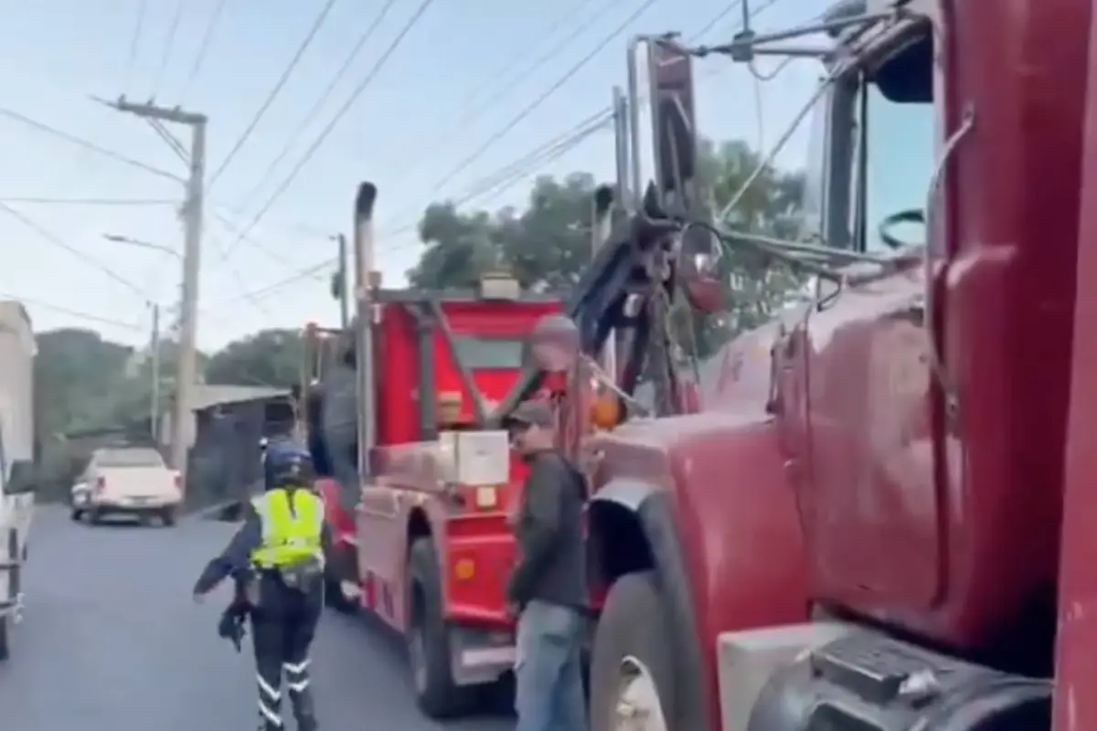 Complicaciones para el tránsito en ruta entre Villa Nueva y Milpas Altas., PMT de Villa Nueva