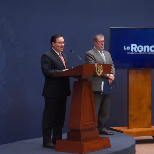 Marco Antonio Villeda, ministro de gobernación, junto al presidente Bernardo Arévalo - Omar Solís