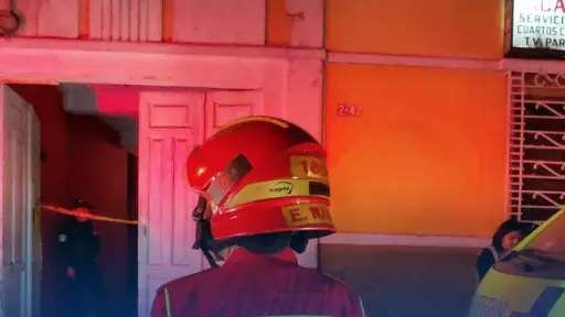 Las víctimas fueron localizadas dentro de un hotel de la zona 1. ,Bomberos Municipales