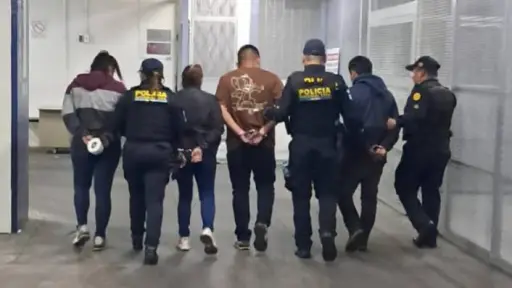 Los sospechosos fueron trasladados a la Torre de Tribunales. ,PNC