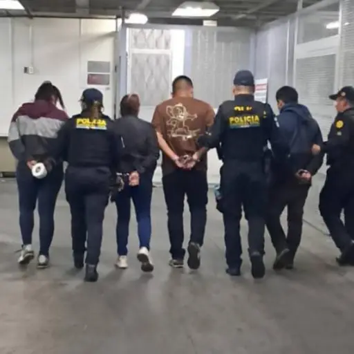 Los sospechosos fueron trasladados a la Torre de Tribunales. ,PNC
