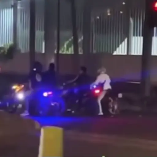 Carrera clandestina captada en Atanasio Tzul el 5 de mayo de 2026. ,Captura de video